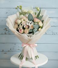 Букет цветов из:  Розы и Лизиантусы в Певеке