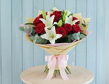 Букет цветов из:  Лилии и Розы в Певеке