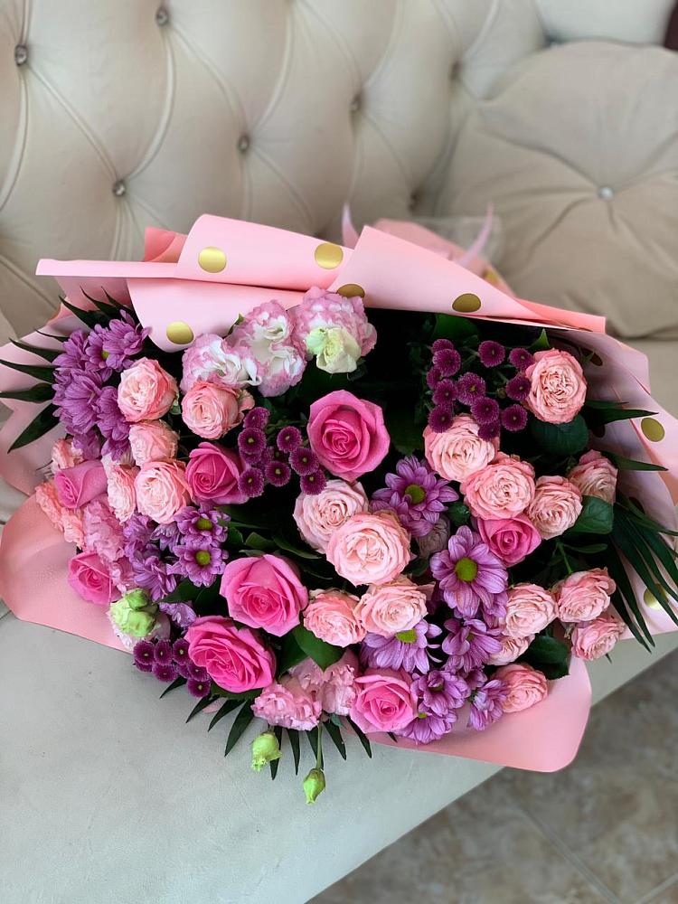 Букет цветов из: Хризантемы, Розы и Лизиантусы в Певеке