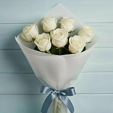 Букет 7 Белых роз Эдлесс Лав в Певеке