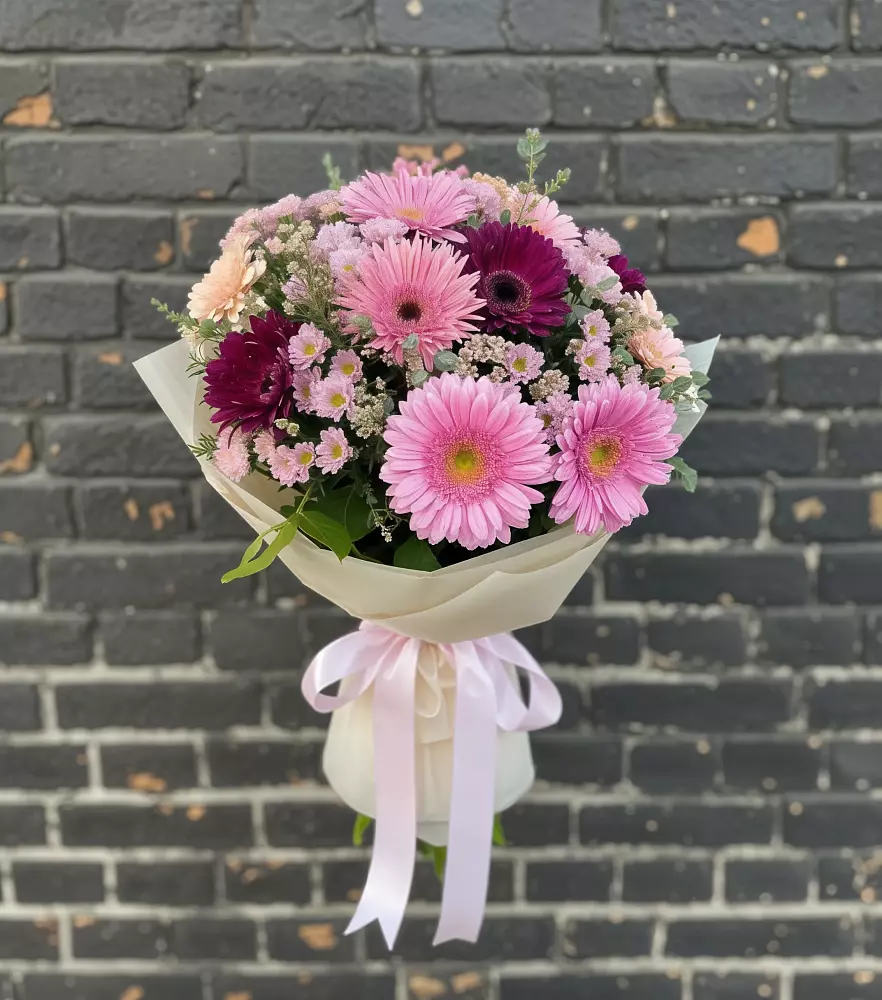 Букет цветов из: Герберы и Хризантемы в Певеке