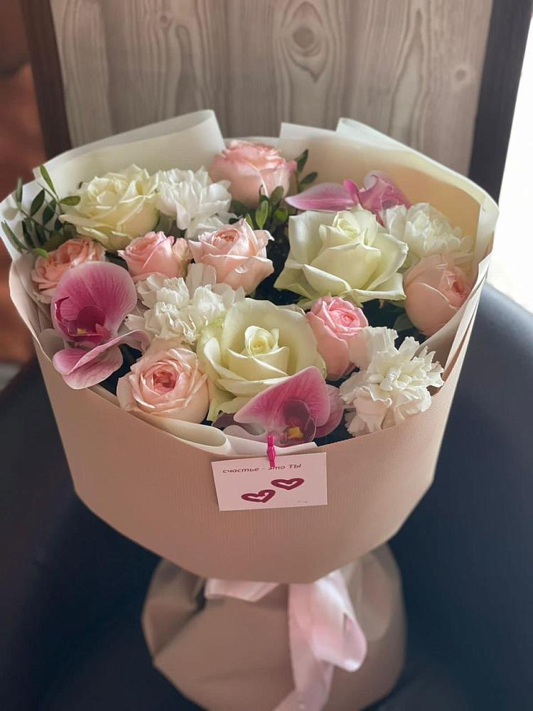 Букет цветов из: Орхидеи, Розы и Гвоздики в Певеке