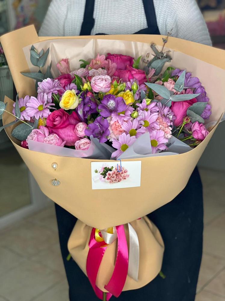 Букет цветов из: Хризантемы, Гвоздики и Альстромерии в Певеке