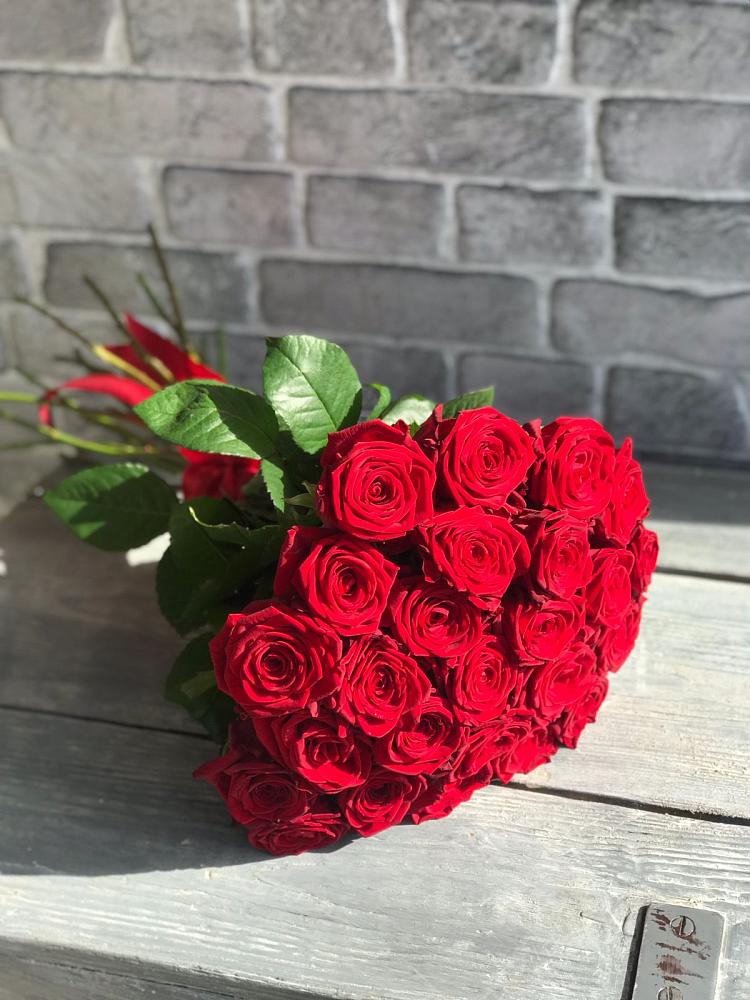 Букет Красные розы Фридом в Певеке