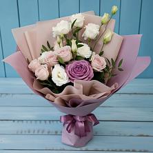 Букет цветов из:  Розы и Лизиантусы в Певеке