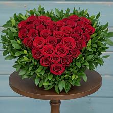 Цветочная композиция из Розы в виде сердца в Певеке