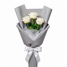 Букет 3 белые розы в Певеке