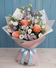 Букет цветов из:  Лизиантусы, Розы, Альстромерии и Гипсофила #REPLACE_PRED# Певеке