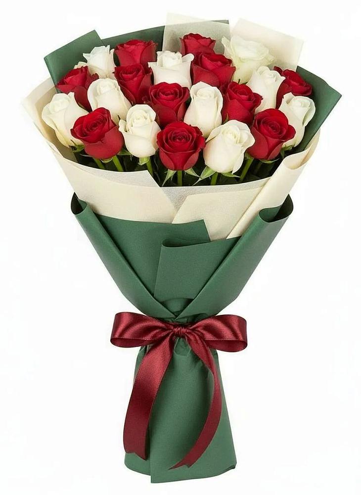 Букет Микс из красных и белых роз в Певеке