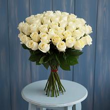 Букет 51 Белая роза Эдлесс Лав в Певеке