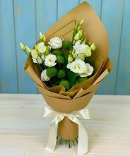 Букет цветов из:  Хризантемы и Лизиантусы в Певеке