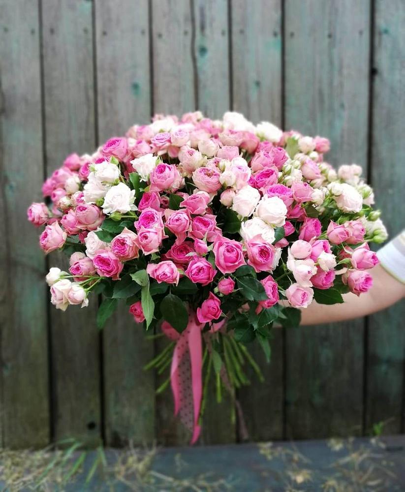 Букет Розовые кустовые розы Натали и Лав Лидия в Певеке