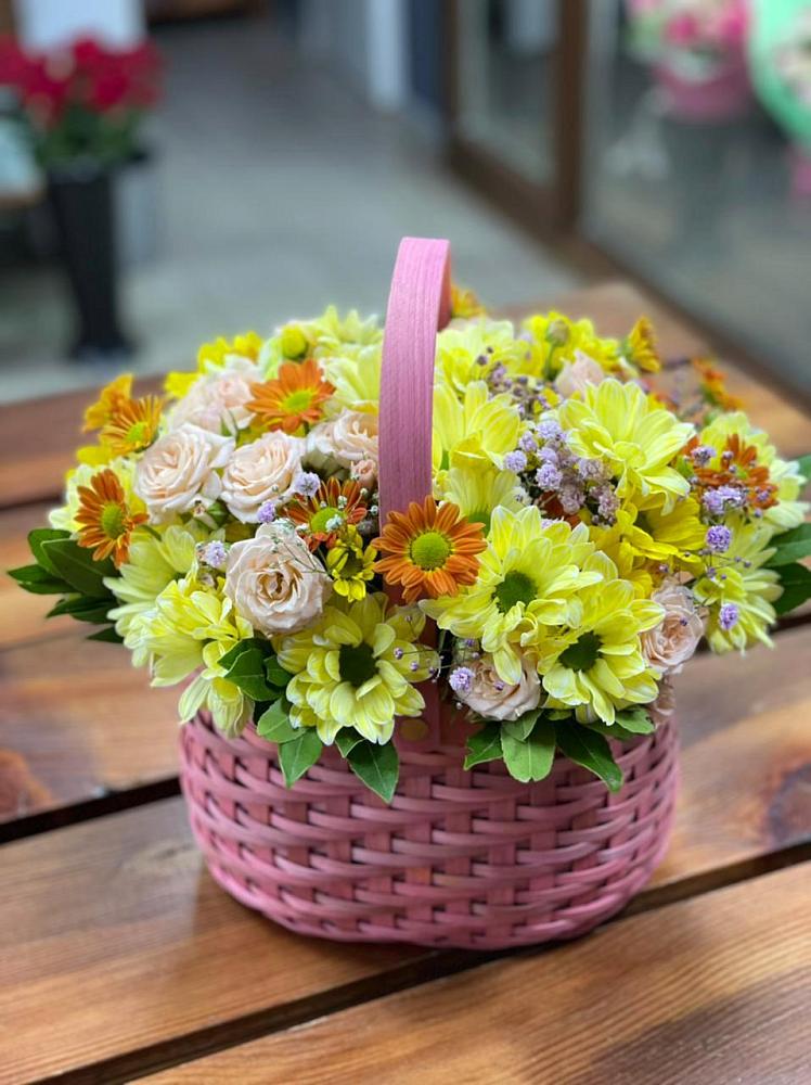 Цветочная композиция из Хризантемы и Розы в корзине в Певеке