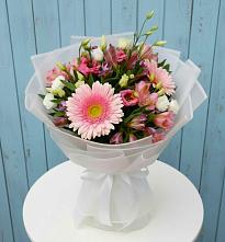 Букет цветов из:  Герберы, Альстромерии и Лизиантусы в Певеке