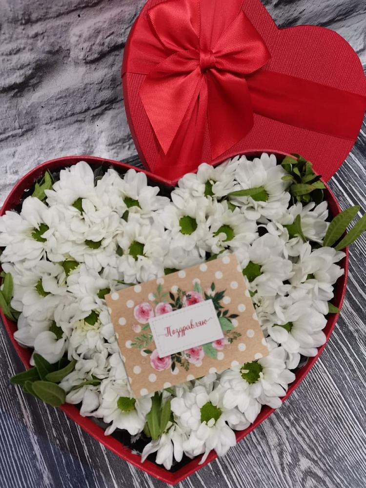 Цветочная композиция из Хризантемы в виде сердца в Певеке