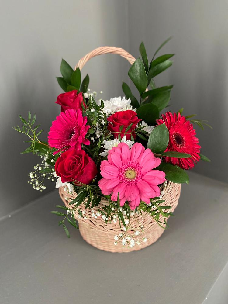 Цветочная композиция из Розы, Хризантемы и Герберы в корзине в Певеке