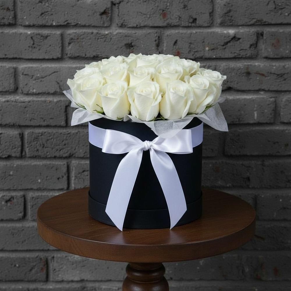 Цветочная композиция из Розы в шляпной коробке в Певеке