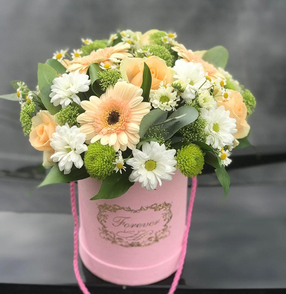 Цветочная композиция из Розы, Герберы и Хризантемы в шляпной коробке в Певеке