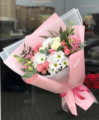 Букет цветов из: Розы, Лизиантусы и Хризантемы в Певеке