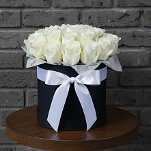 Цветочная композиция из Розы в шляпной коробке в Певеке