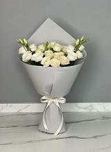 Букет цветов из:  Розы и Лизиантусы в Певеке